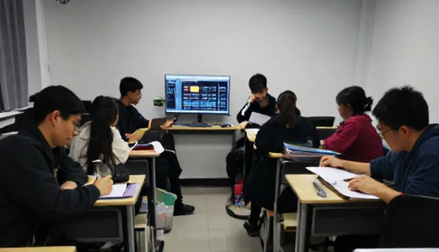 运维人员技能差异对系统稳定性的影响分析